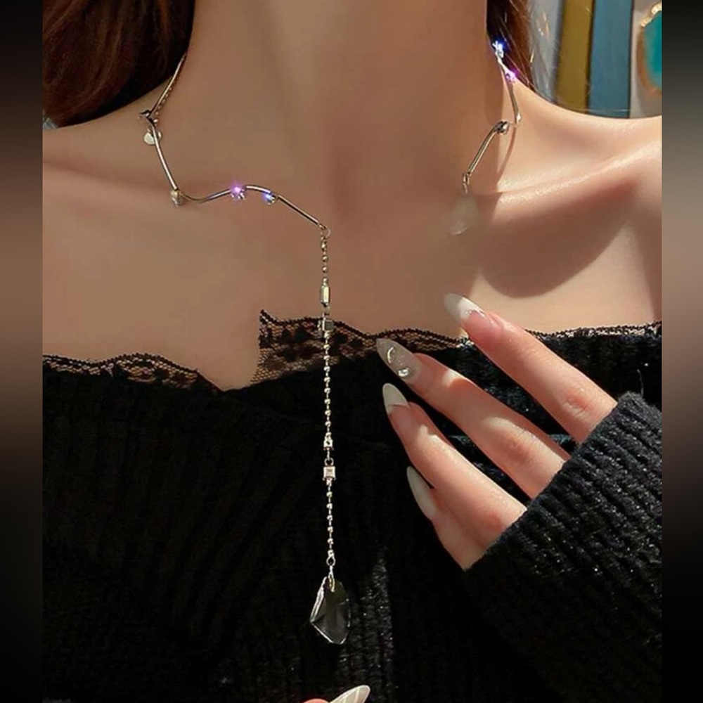 ⭐️ Lovely Metallic Jeweled Wavy Tassel Open Necklace Or Headdress ⭐️
